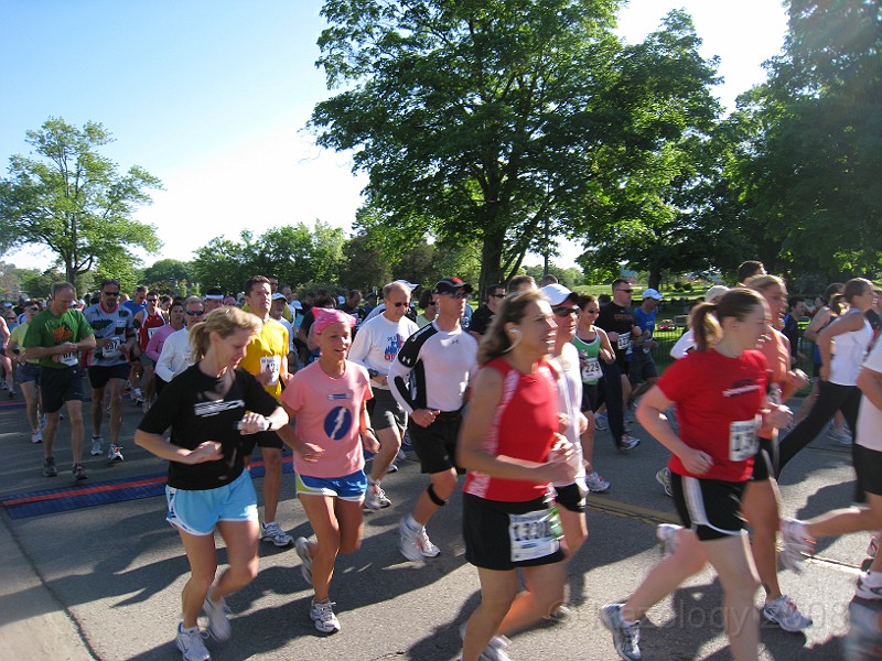 DexterA2 340.jpg - The Ann Arbor Track Club (AATC) hosts the annual Dexter to Ann Arbor Half Marathon run. These photos are the 2009 run.